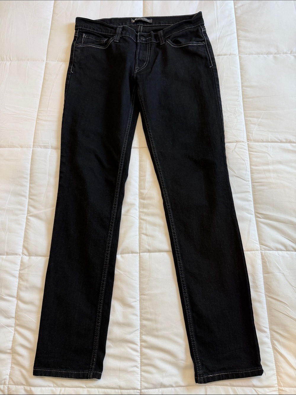 Levi’s Women’s 524 Black Superlow Rise Skinny  Jeans with detailed stitching. 11